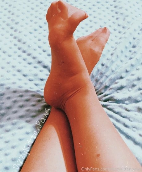 Nacktes geleaktes OnlyFans-Foto von Dizzykittenpaws