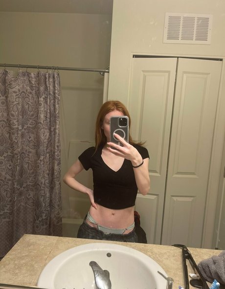Nacktes geleaktes OnlyFans-Foto von Redheadnessbbg