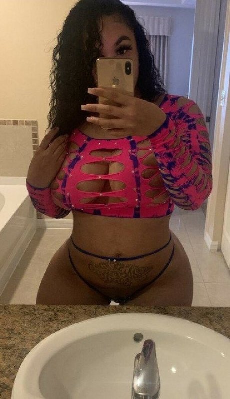 Nacktes geleaktes OnlyFans-Foto von Lisatripplexlove