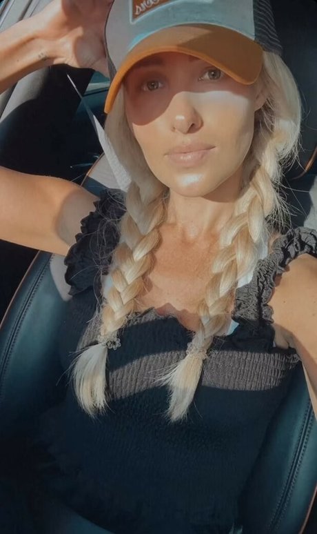 Nacktes geleaktes OnlyFans-Foto von Tomi Lahren