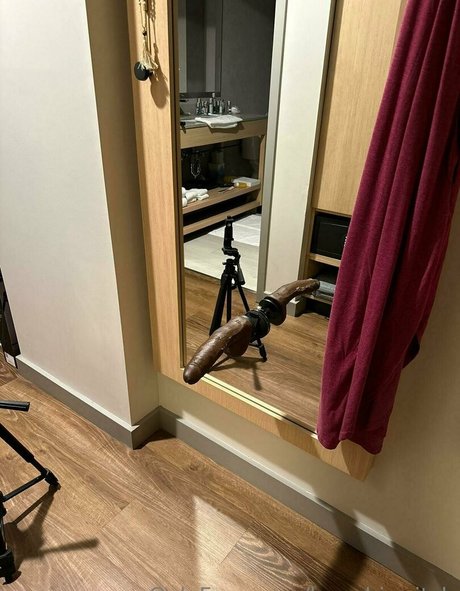 Nacktes geleaktes OnlyFans-Foto von Hungbiswitch