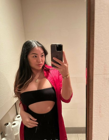 Nacktes geleaktes OnlyFans-Foto von Serenasuu