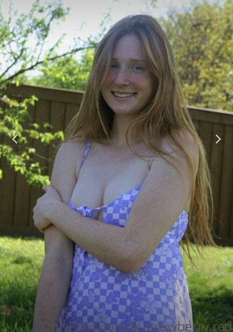 Nacktes geleaktes OnlyFans-Foto von Lilstrawberryred