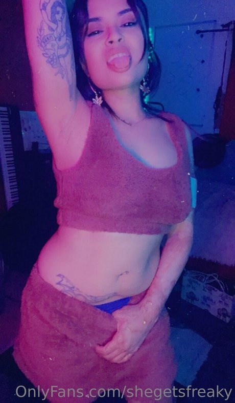 Shegetsfreaky