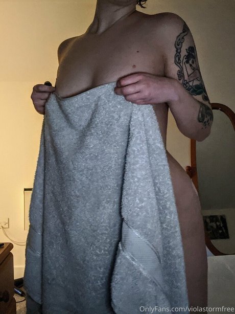 Nacktes geleaktes OnlyFans-Foto von Violastormfree