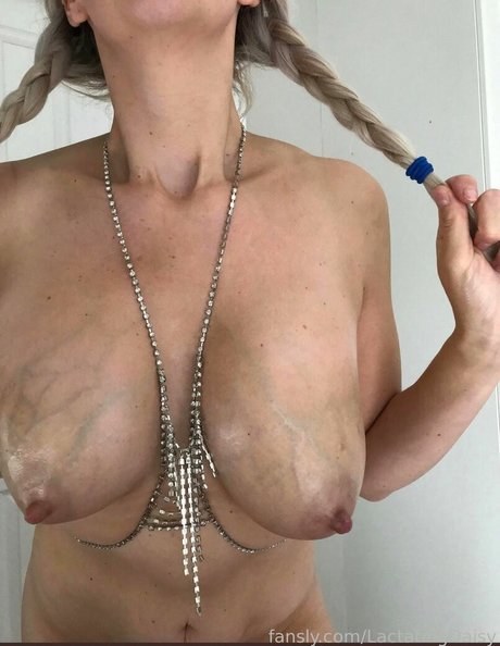 Nacktes geleaktes OnlyFans-Foto von Lactatingdaisy