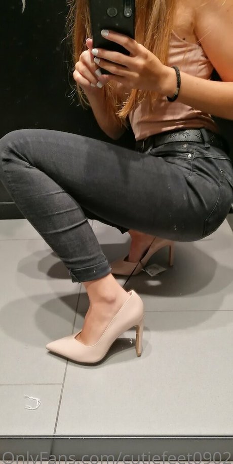 Nacktes geleaktes OnlyFans-Foto von Cutiefeet0902