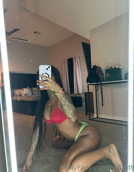 Nacktes geleaktes OnlyFans-Foto von Bu5tatt