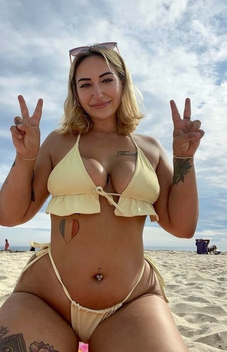 Nacktes geleaktes OnlyFans-Foto von Hannah Helena