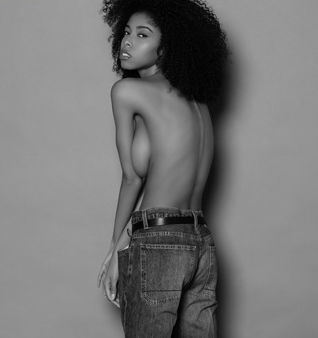 Nacktes geleaktes OnlyFans-Foto von Kira Imani