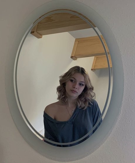 Nacktes geleaktes OnlyFans-Foto von Anika Grace