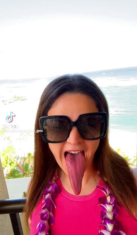 Nacktes geleaktes OnlyFans-Foto von Long Tongue Fetish