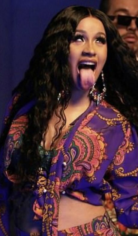Nacktes geleaktes OnlyFans-Foto von Long Tongue Fetish