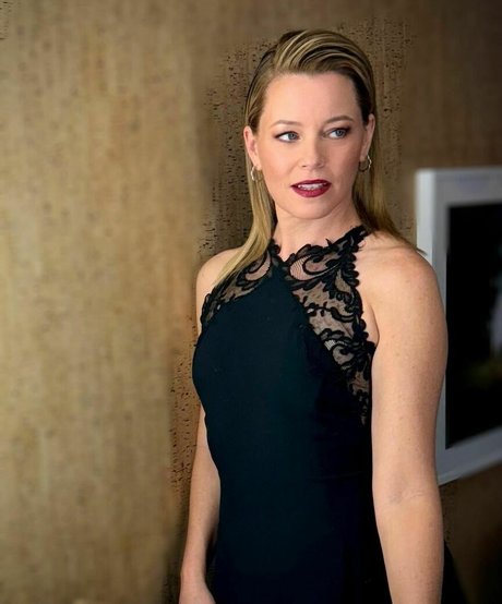 Nacktes geleaktes OnlyFans-Foto von Elizabeth Banks