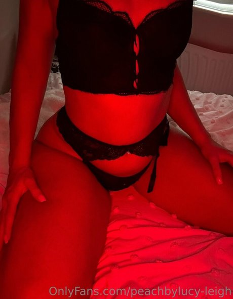 Nacktes geleaktes OnlyFans-Foto von Peachbylucyleigh