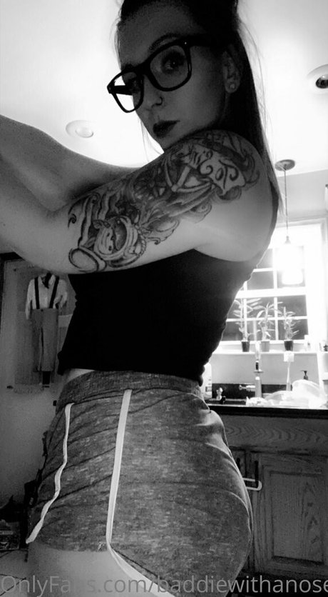 Nacktes geleaktes OnlyFans-Foto von Baddiewithanosering