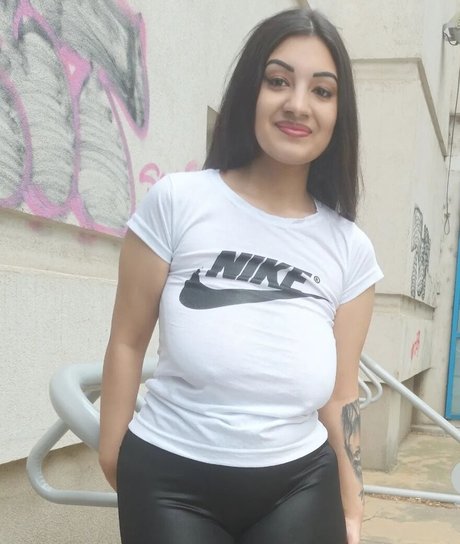 Nacktes geleaktes OnlyFans-Foto von Ionela Madalina