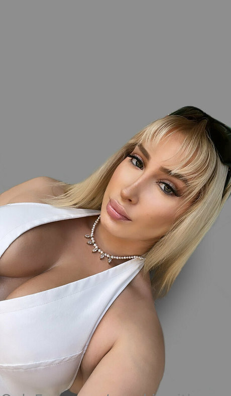 Snackinwithanastasia