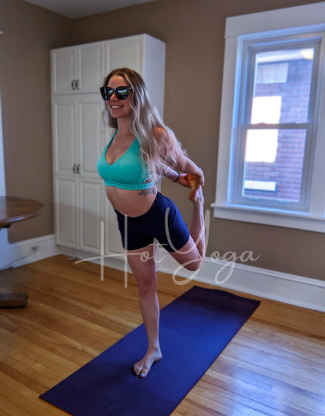 Nacktes geleaktes OnlyFans-Foto von Hotyoga