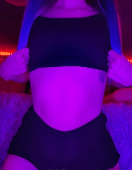 Nacktes geleaktes OnlyFans-Foto von Pleasemisty