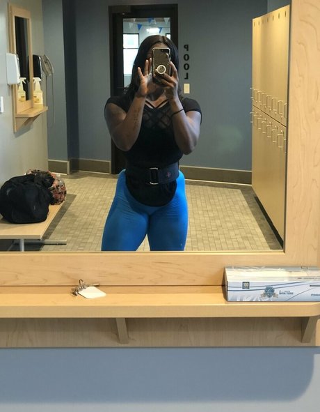 Nacktes geleaktes OnlyFans-Foto von Ebonymuscle