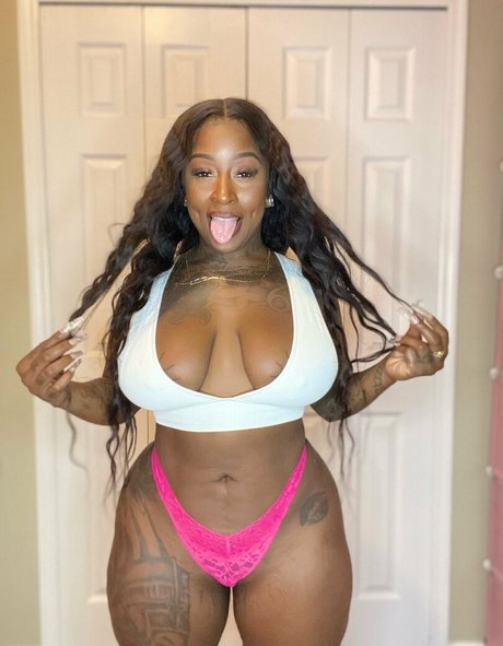 Nacktes geleaktes OnlyFans-Foto von Barbeebandzfree