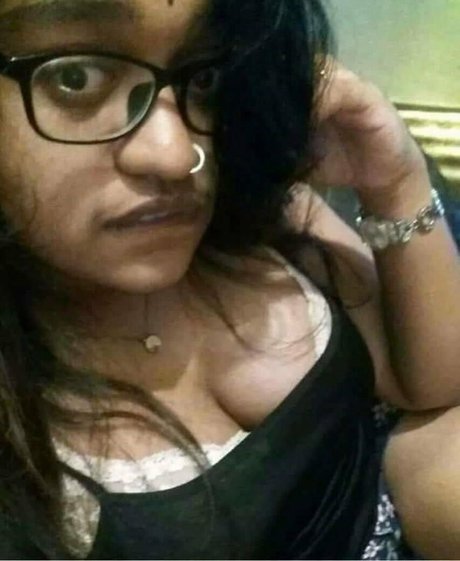 Nacktes geleaktes OnlyFans-Foto von Indian Exhibition
