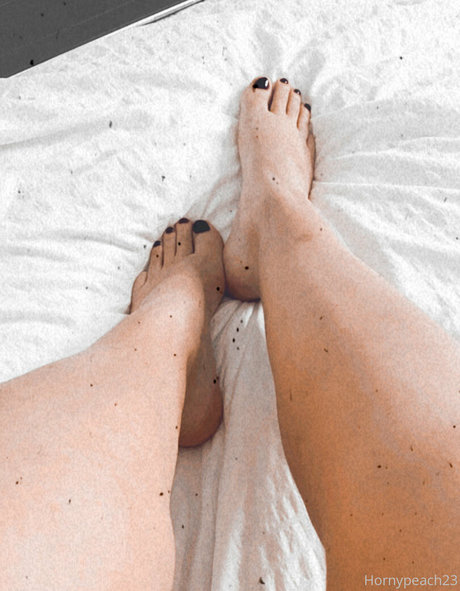 Hornypeach23