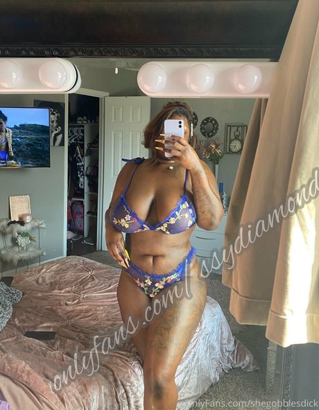 Nacktes geleaktes OnlyFans-Foto von Shegobblesdick