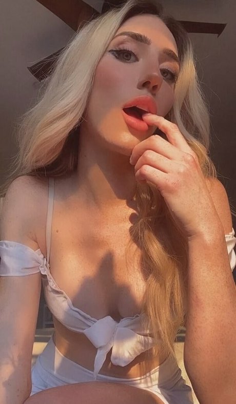 Nacktes geleaktes OnlyFans-Foto von Skyler Grey