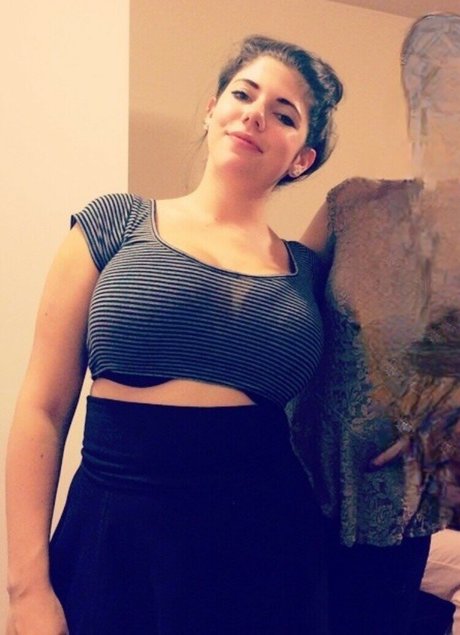 Nacktes geleaktes OnlyFans-Foto von Emily Helen Barry