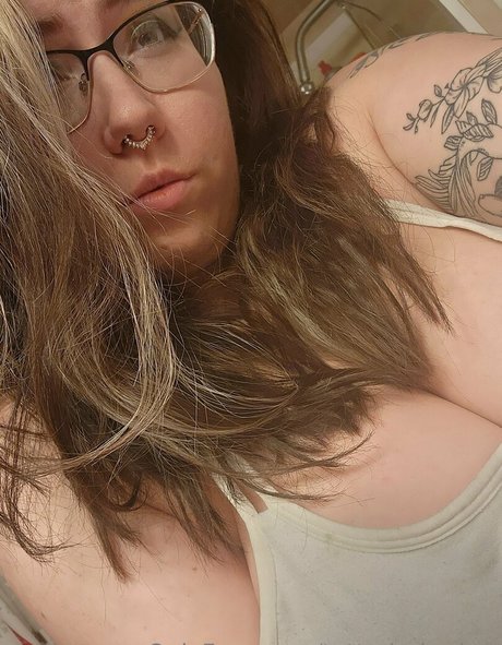 Nacktes geleaktes OnlyFans-Foto von Tattedshadow