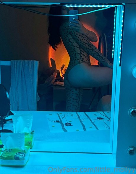 Nacktes geleaktes OnlyFans-Foto von Littlemollyy