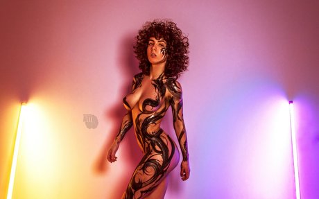 Nacktes geleaktes OnlyFans-Foto von Curlywiktoria