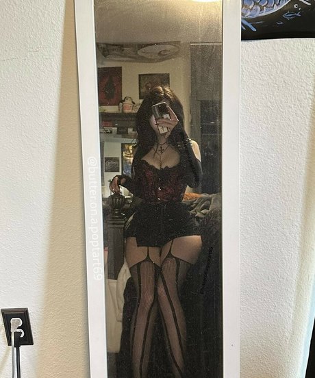 Nacktes geleaktes OnlyFans-Foto von Butteronapoptart69