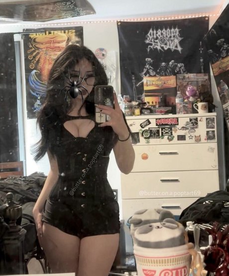 Nacktes geleaktes OnlyFans-Foto von Butteronapoptart69