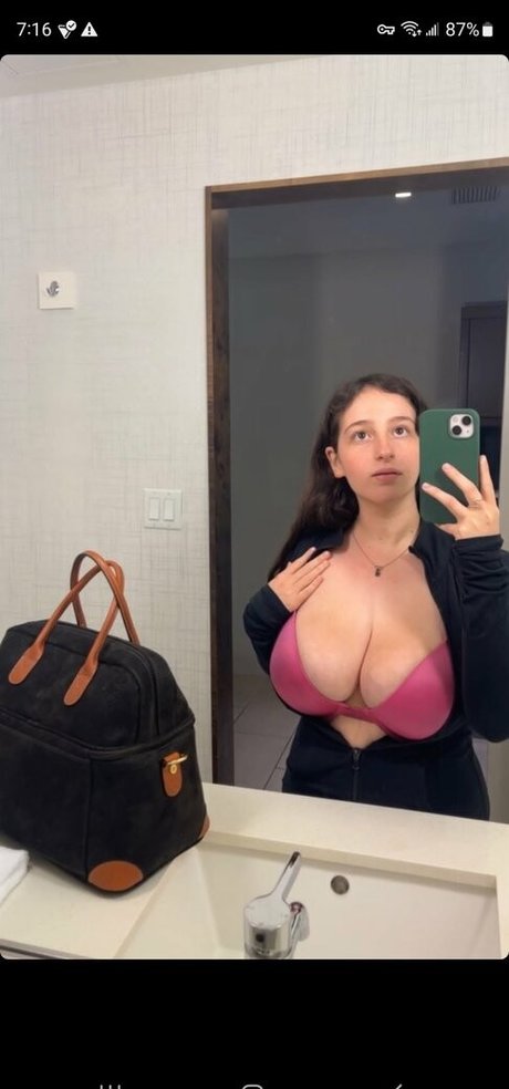 Nacktes geleaktes OnlyFans-Foto von Bustymor N