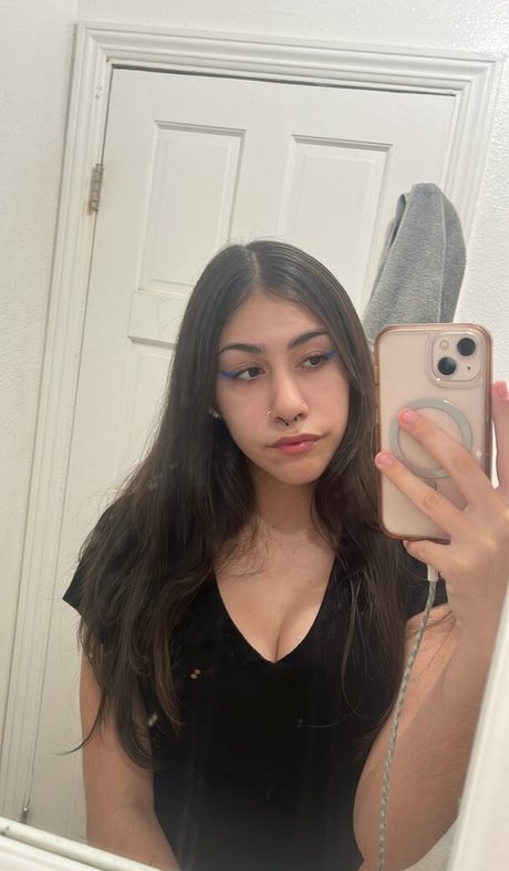 Nacktes geleaktes OnlyFans-Foto von Alldaypariss