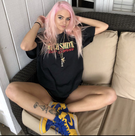 Nacktes geleaktes OnlyFans-Foto von Hollie Rotten