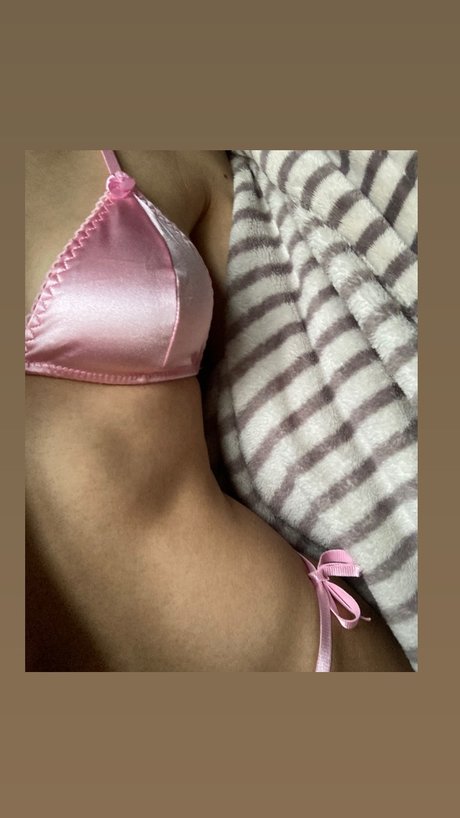 Nacktes geleaktes OnlyFans-Foto von Adorable Dina