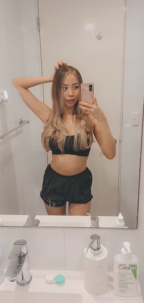 Nacktes geleaktes OnlyFans-Foto von Emily Bellerose