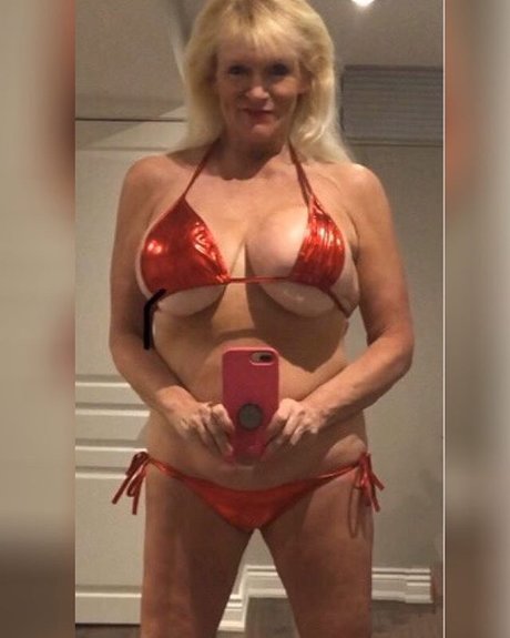 Sandie Lee