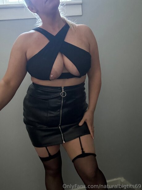 Naturalbigtits69