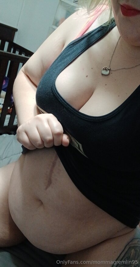 Nacktes geleaktes OnlyFans-Foto von Mommagremlin95