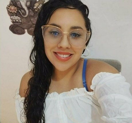Nacktes geleaktes OnlyFans-Foto von Goldenzlata