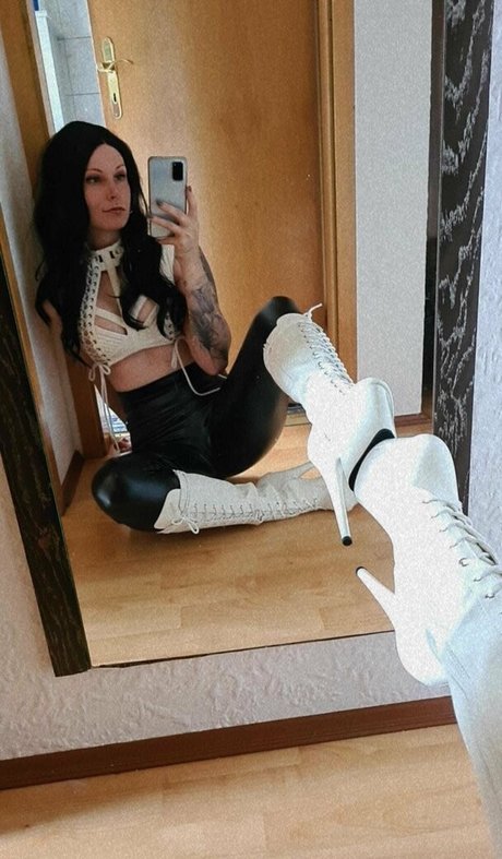 Nacktes geleaktes OnlyFans-Foto von Ladyelvendoll