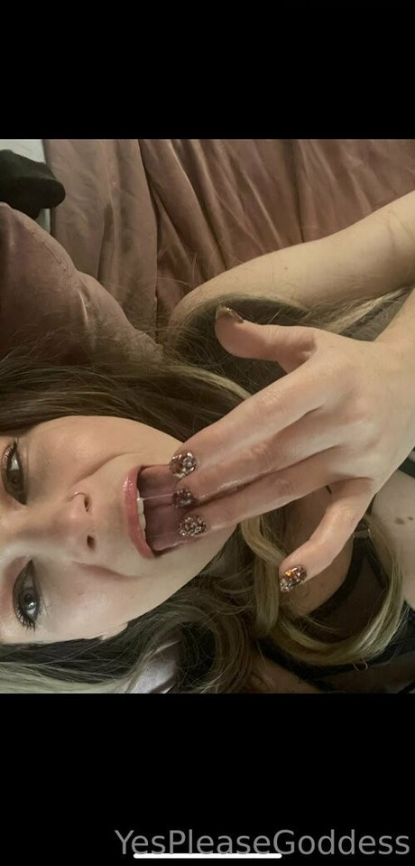 Nacktes geleaktes OnlyFans-Foto von Yespleasegoddessof