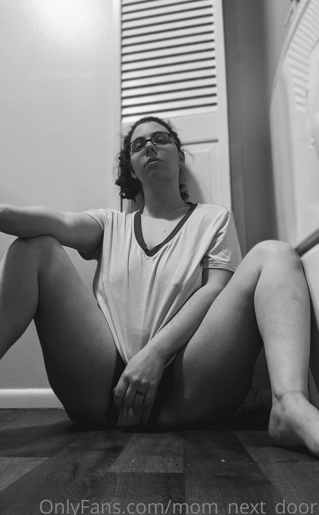 Mom_next_door