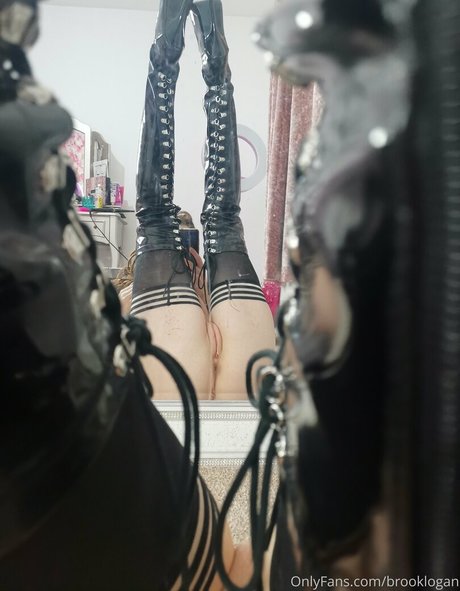 Nacktes geleaktes OnlyFans-Foto von Brooklogan