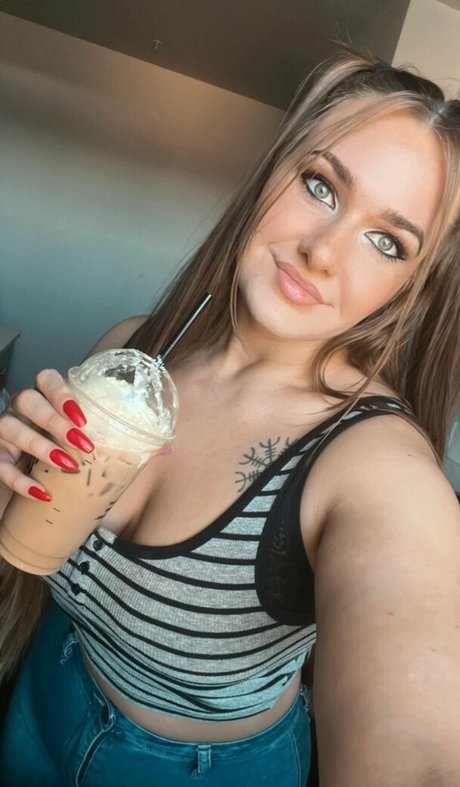 Nacktes geleaktes OnlyFans-Foto von Ella Estrid